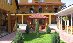 Между трех озер