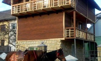 Каменный двор