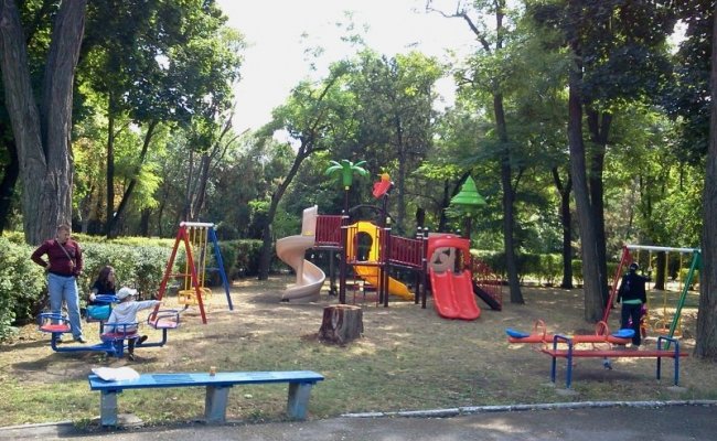 Детская площадка на территории санатория Одесса