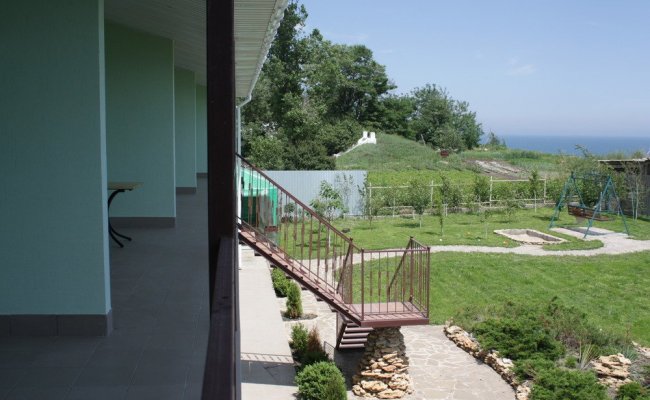 Вид на море с веранды 2-комнатных комфортабельных номеров