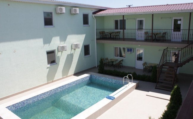 Бассейн. Вид с однокомнатных номеров комфорт