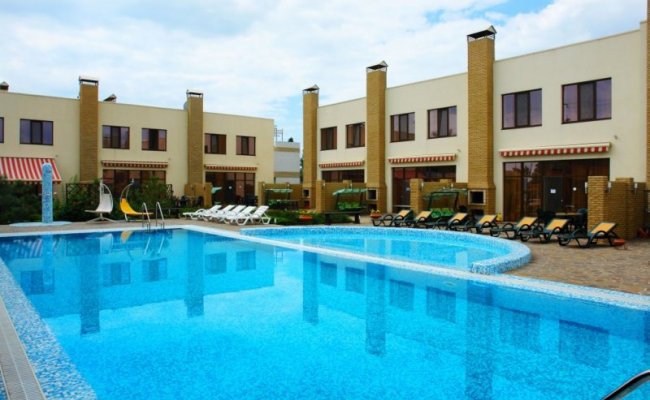 Отельный комплекс "Eau Claire", бассейн Отельный комплекс "Eau Claire", бассейн