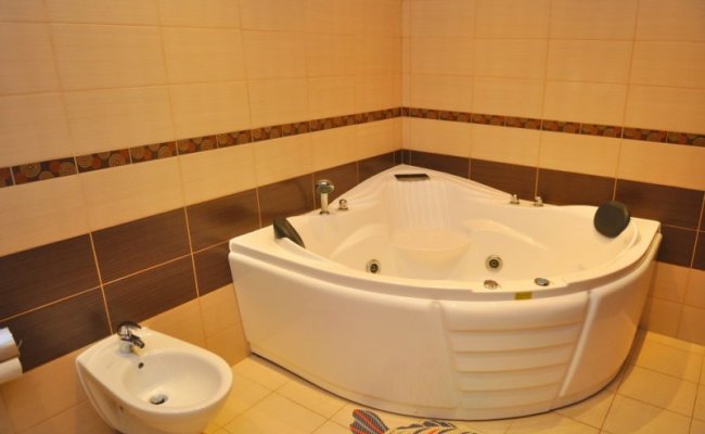 Отельный комплекс "Eau Claire", джакузи Отельный комплекс "Eau Claire", джакузи