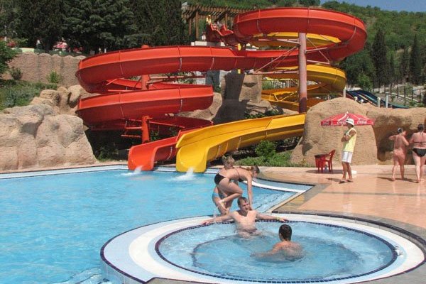 Аквапарк на берегу моря в Алуште