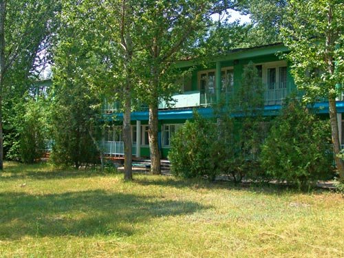 Санаторий на берегу моря, корпус