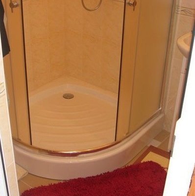 Душ находится в номере Душ находится в номере