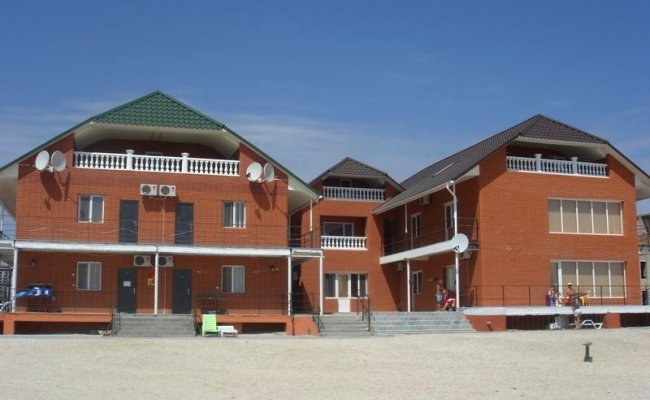 Вид с пляжа на базу отдыха Bona Dea Вид с пляжа на базу отдыха Bona Dea