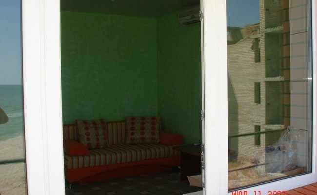 Антей находится в Кирилловке на берегу Азовского моря