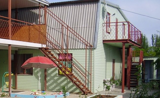 Отдых в Примпосаде, Чарли