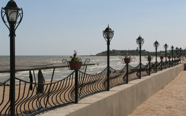 Набережная в Приморском Посаде, Рыбачий