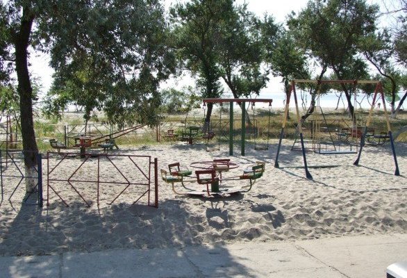 Детская площадка, база отдыха Ветерок