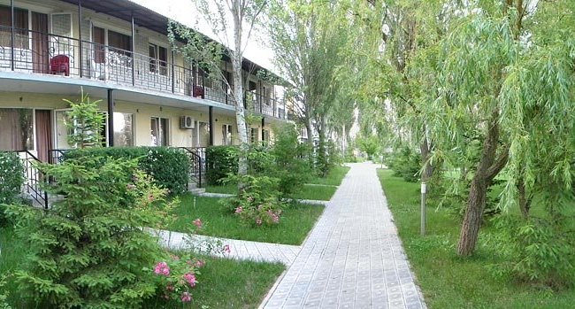 Арабатская стрелка, база отдыха "Радуга"