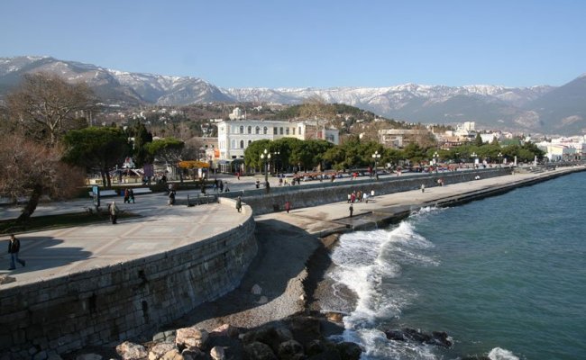 Вид с моря на Ялту