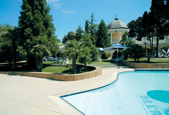 Гостиница "Ореанда", поборежье Черного моря