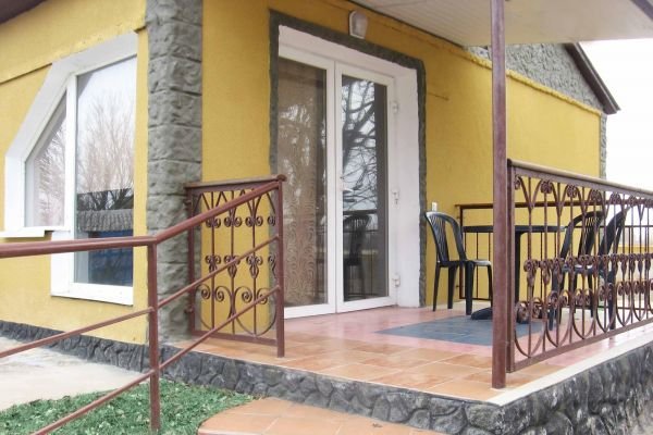 Арабатская стрелка, база отдыха "Таврия"