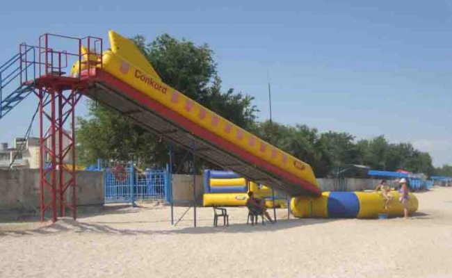 Горка на пляже