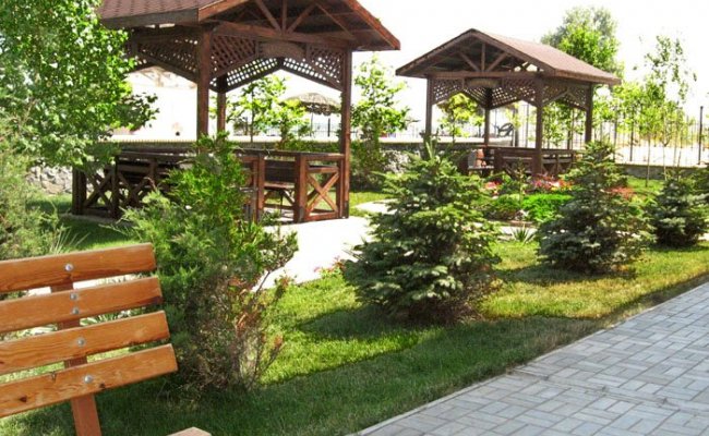 Территория базы отдыха "Жемчужина"