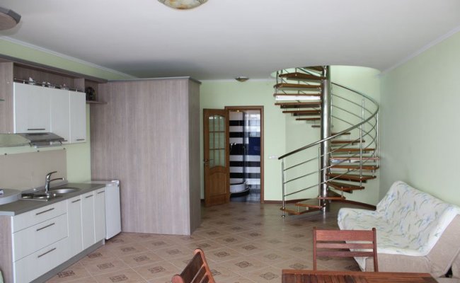 Двухэатжный номер, Ялта