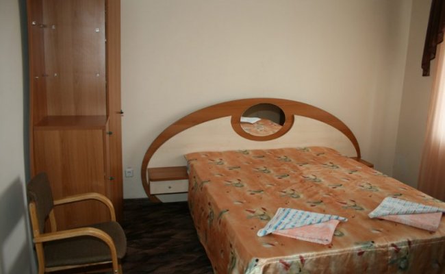 Отдых в Лушке, Гостиница "Мотор"