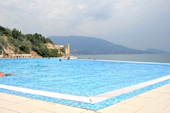 Бассейн с морской водой