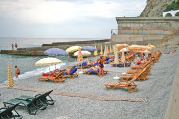 Пляж Ливадии, отель "Кичкинэ"