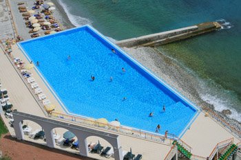 Бассейн с морской водой, бассейн на пляже