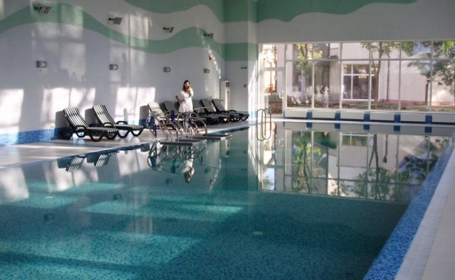 Бассейн "Белая акация"