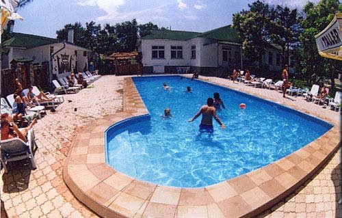 Бассейн на территории ТОК "Корона"