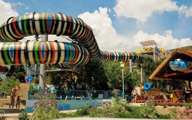 Аттракционы Аквапарка "Голубой Залив"