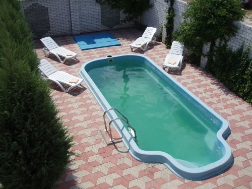 Бассейн во дворе