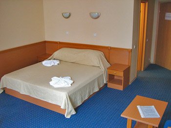 Двухспальная кровать