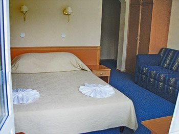 Кровать и диван