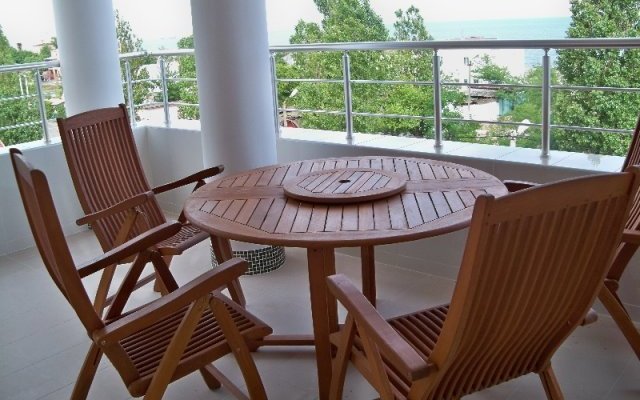 Комфортная терраса с видом на море