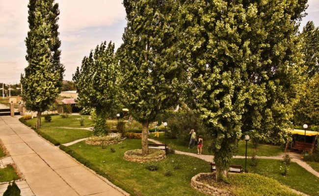 Территория пансионата в Железном Порту