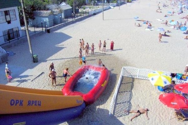 Горка на пляже, Затока