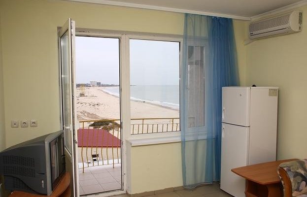 Вид на пляж и Черное море